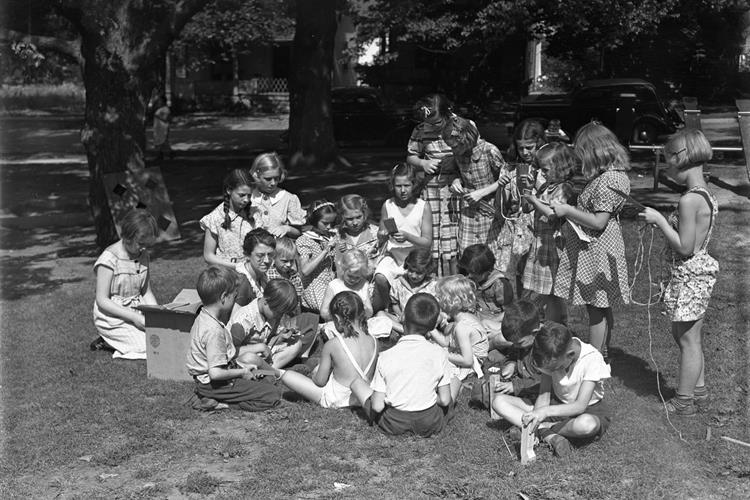 In 1938, kids make crafts in Waterworks Park (photo from oldnews.aadl.org)